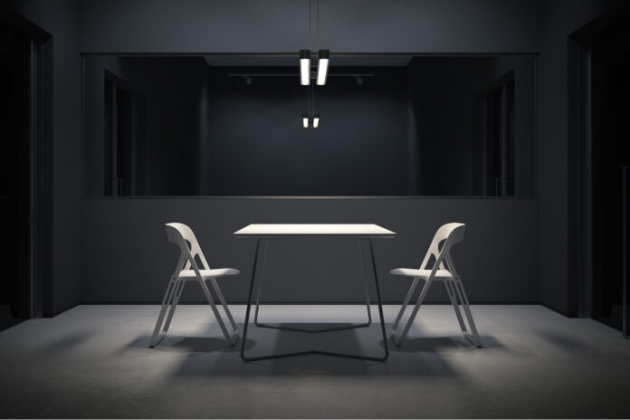 Internal Investigations: Bei einer Befragung sollte der Mitarbeiter weder eingeschüchtert noch bedroht werden.