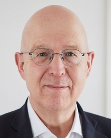 Markus Hartung Rechtsanwalt, Gründer und Senior Fellow am Bucerius Center on the Legal Profession, Mitglied des Berufsrechtsausschusses des Deutschen Anwaltvereins, Berlin markus.hartung@me.com www.markushartung.com